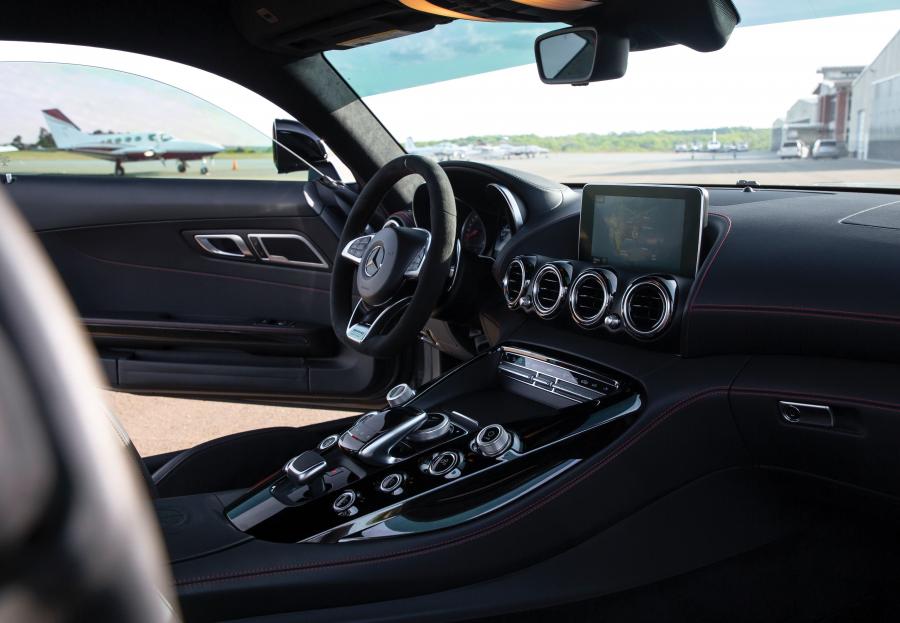 Интерьер Mercedes-AMG GT S Edition 1 (C190) 2015 года  (NA) (фото 12 из 24)